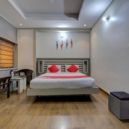 Oyo 1545 Hotel Shivani International 阿穆达巴 外观 照片
