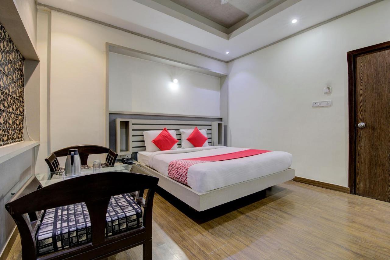 Oyo 1545 Hotel Shivani International 阿穆达巴 外观 照片
