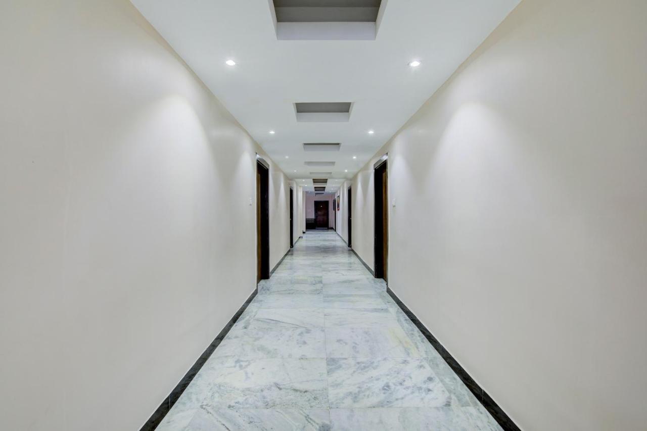 Oyo 1545 Hotel Shivani International 阿穆达巴 外观 照片
