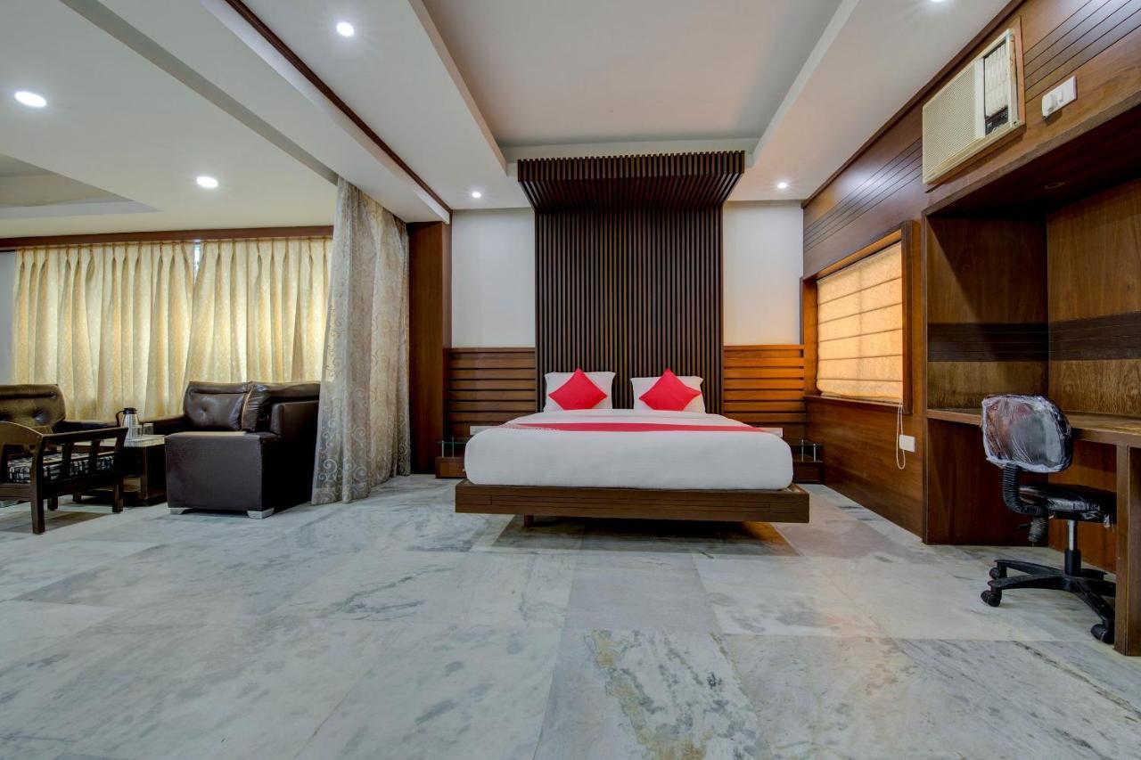 Oyo 1545 Hotel Shivani International 阿穆达巴 外观 照片