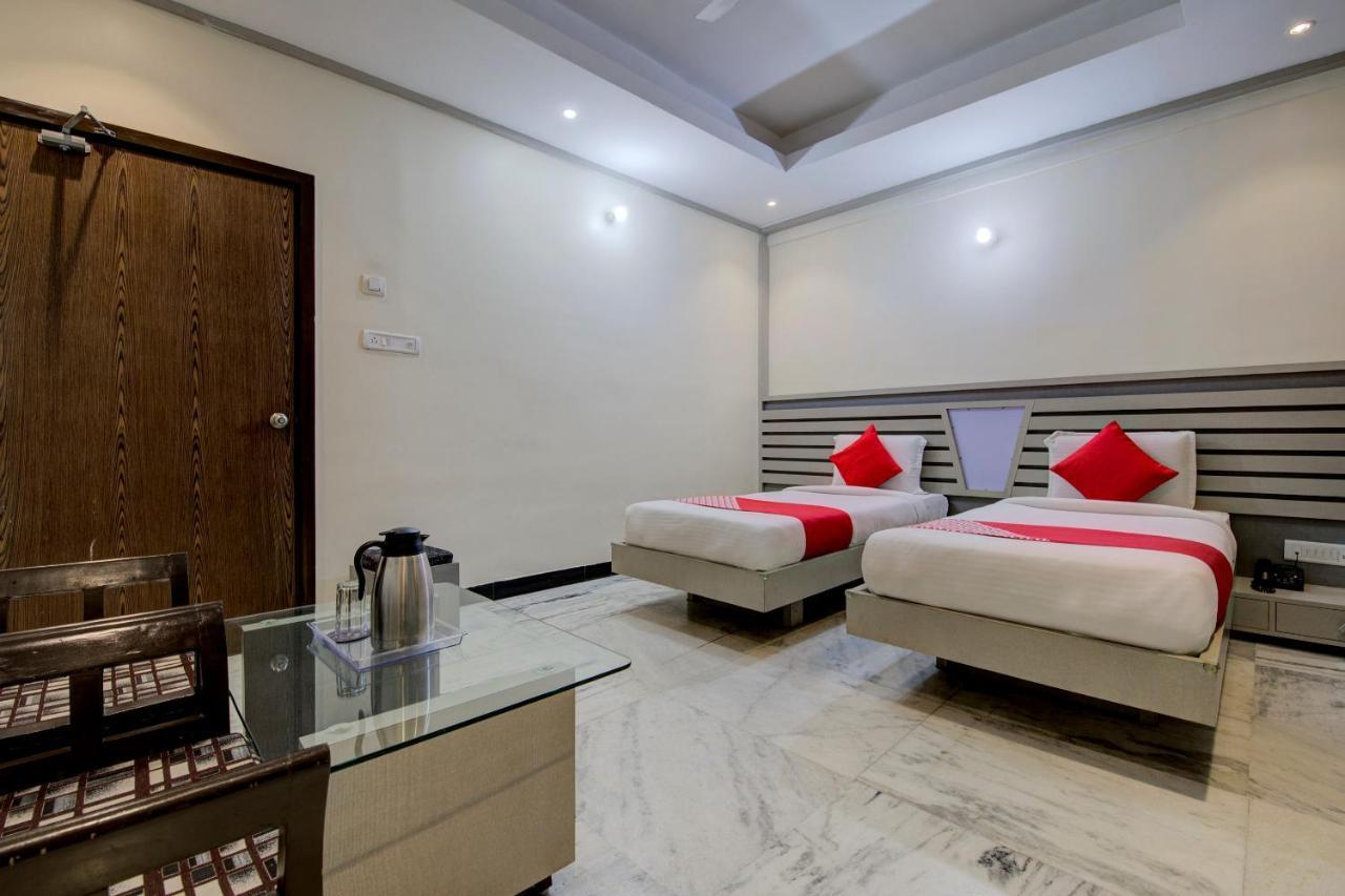 Oyo 1545 Hotel Shivani International 阿穆达巴 外观 照片