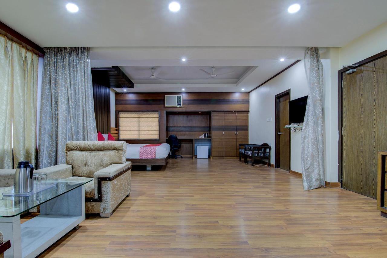 Oyo 1545 Hotel Shivani International 阿穆达巴 外观 照片