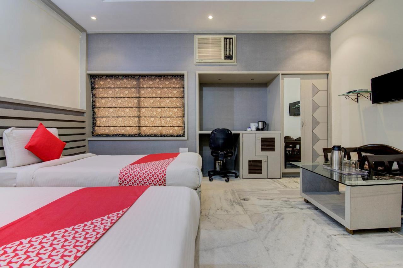Oyo 1545 Hotel Shivani International 阿穆达巴 外观 照片