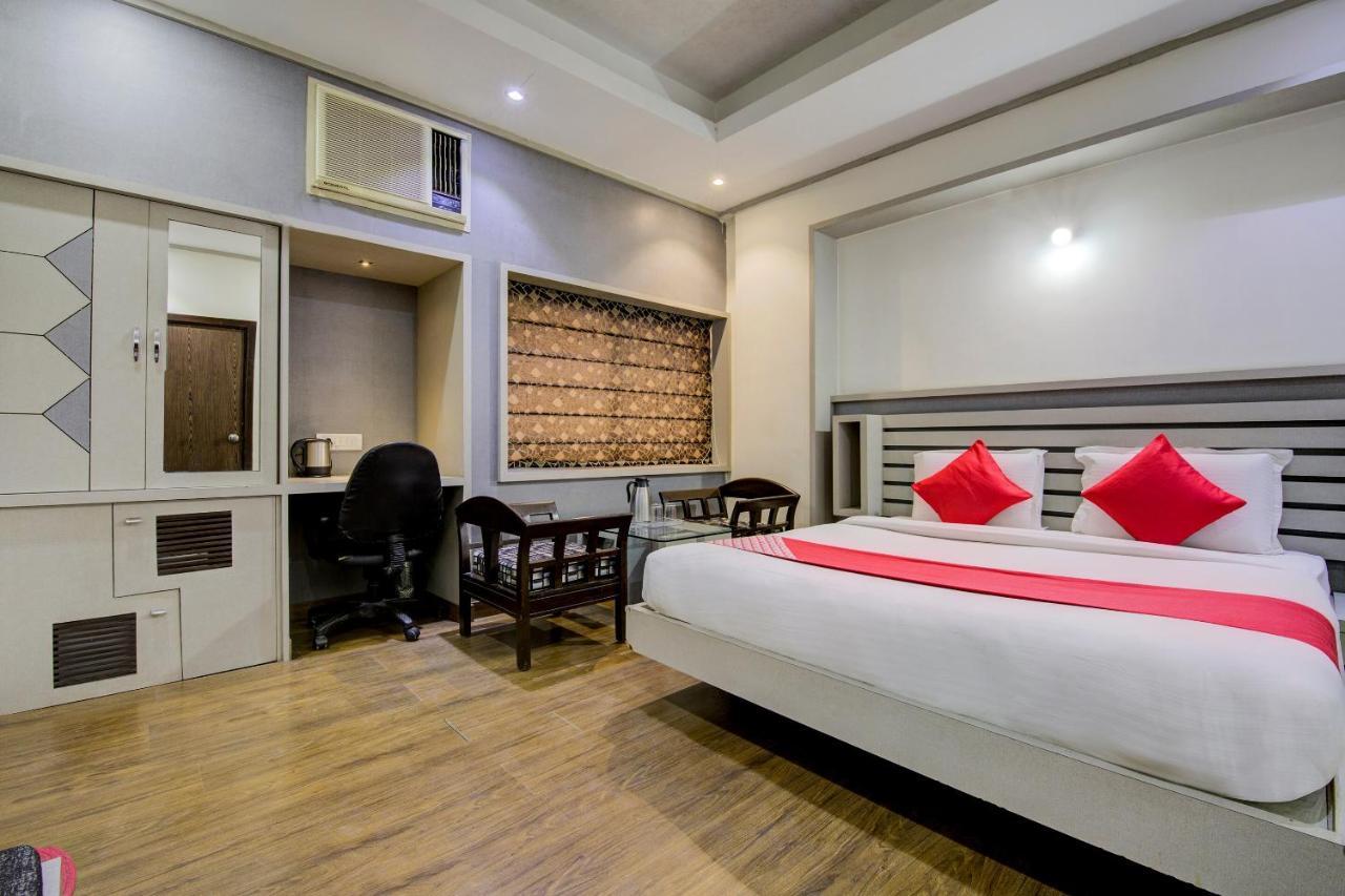 Oyo 1545 Hotel Shivani International 阿穆达巴 外观 照片