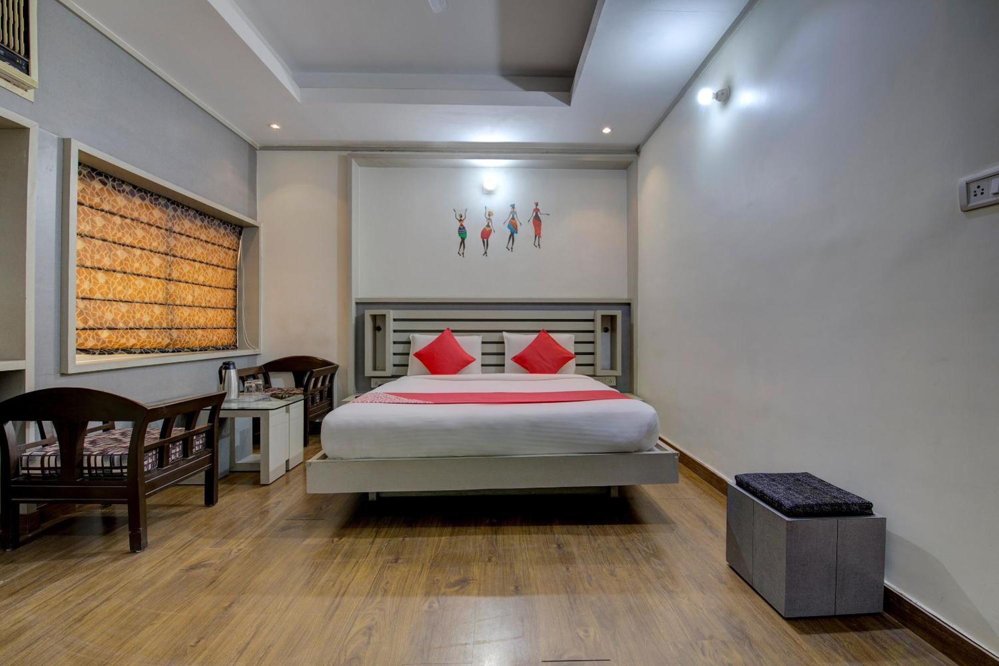 Oyo 1545 Hotel Shivani International 阿穆达巴 外观 照片