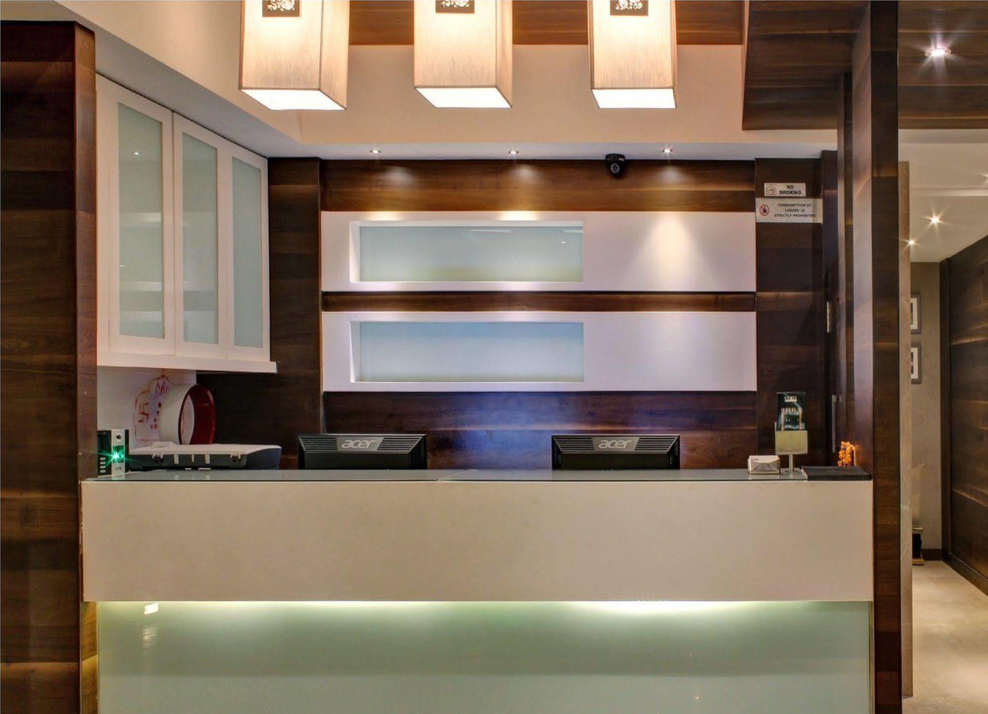 Oyo 1545 Hotel Shivani International 阿穆达巴 外观 照片