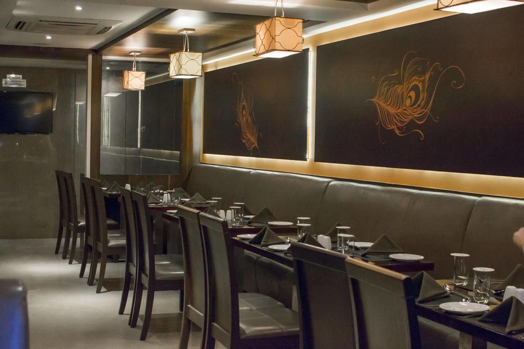 Oyo 1545 Hotel Shivani International 阿穆达巴 外观 照片