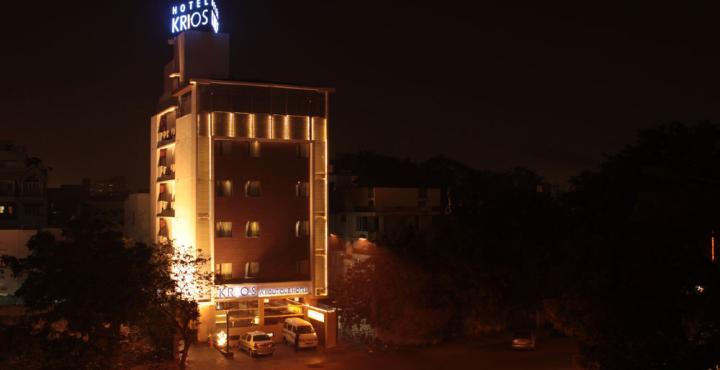 Oyo 1545 Hotel Shivani International 阿穆达巴 外观 照片